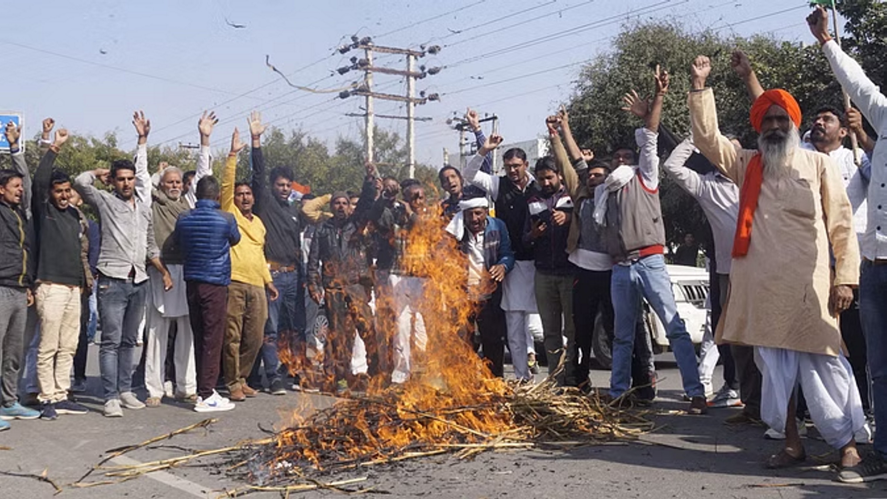 टिकरी बॉर्डर पर रास्ते बंद होने से हजारों फैक्ट्रियों पर लटका ताला, लाखों कामगार बेचैन-परेशान