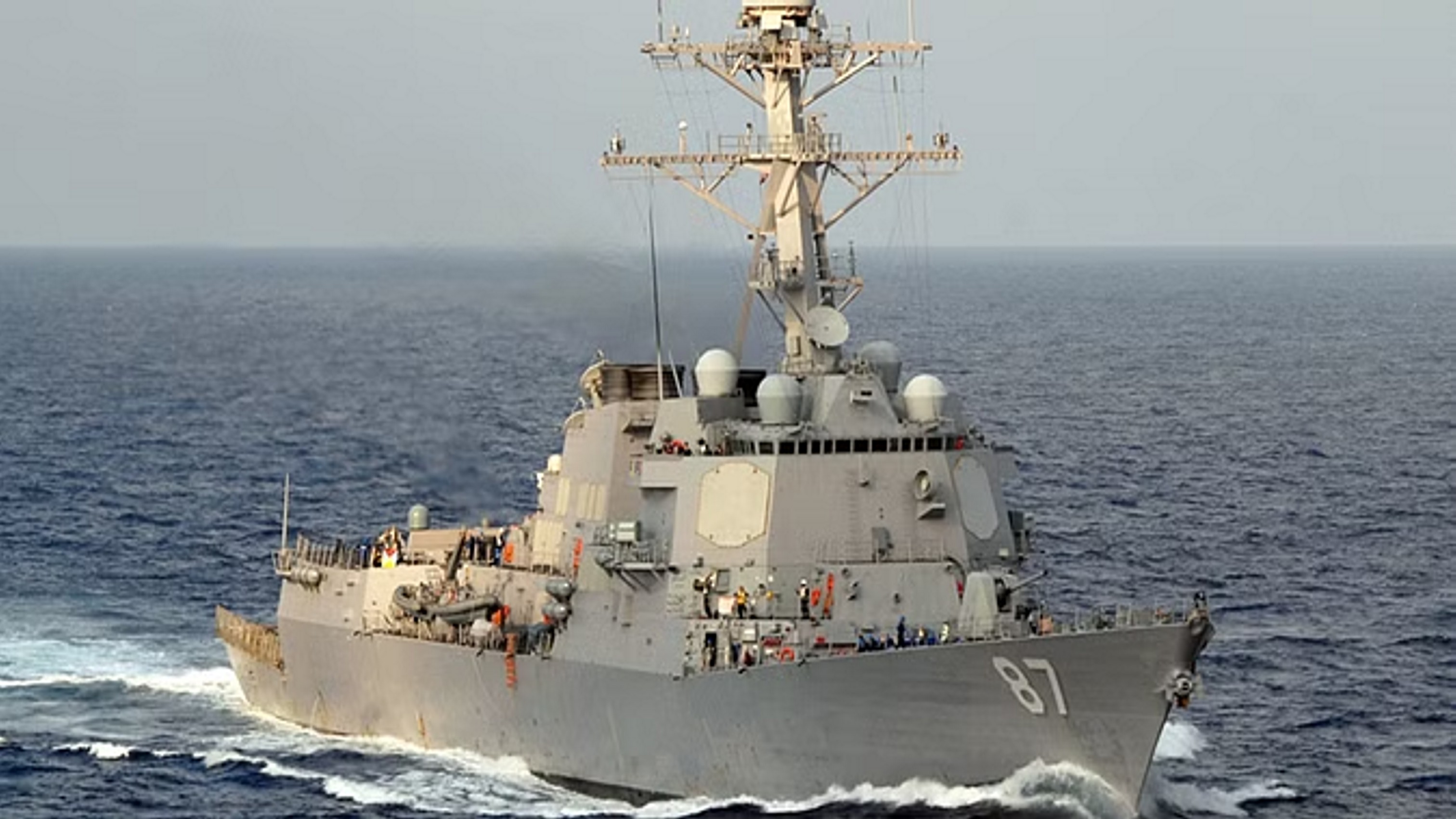 लाल सागर में अमेरिकी युद्धक जहाजों पर मिसाइल हमला