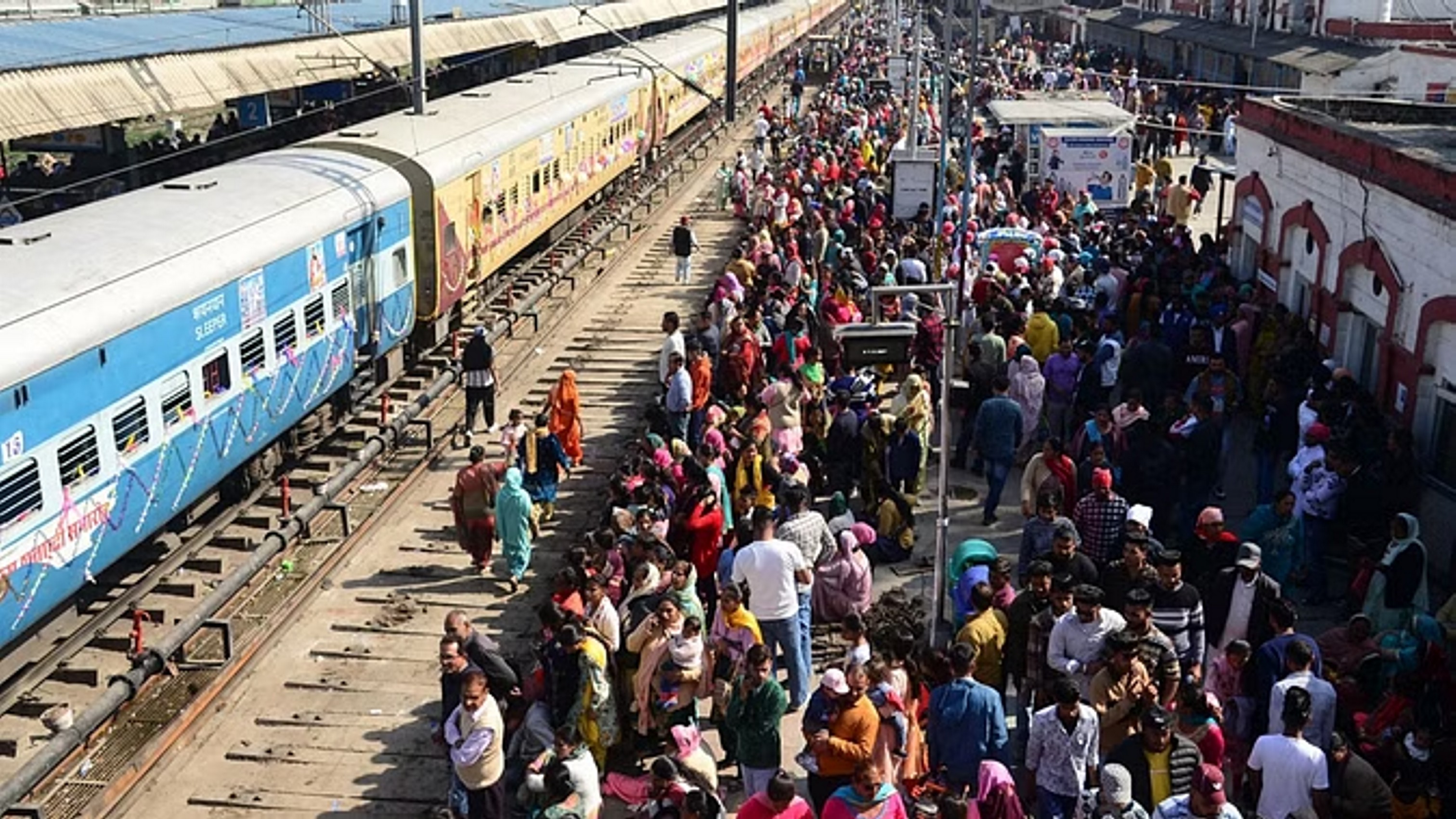 वरिष्ठ नागरिकों की रियायत समाप्त कर रेलवे ने चार वर्षों में कमाए 5,800 करोड़
