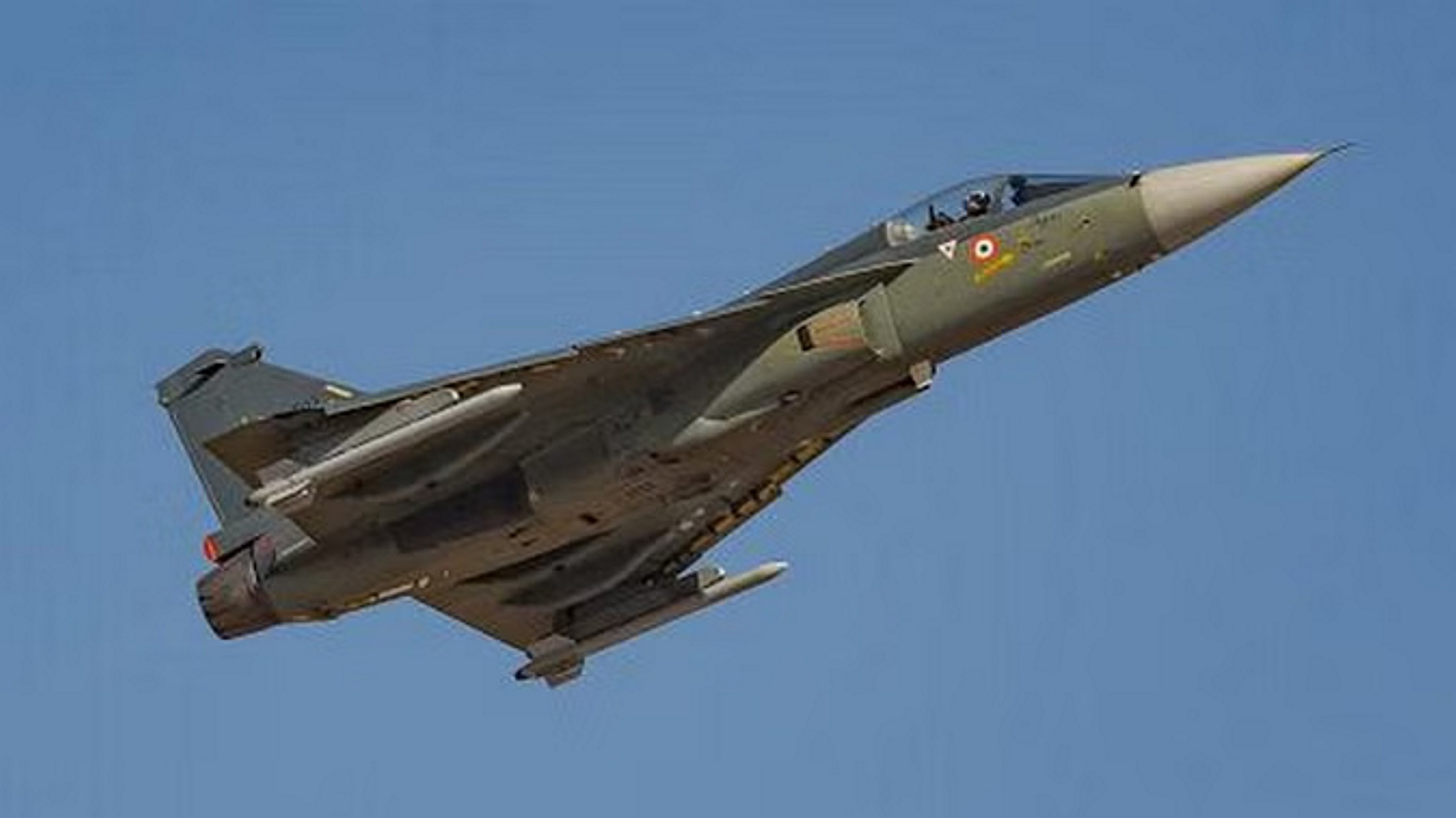 97 तेजस लड़ाकू विमानों का अधिग्रहण करेगा रक्षा मंत्रालय