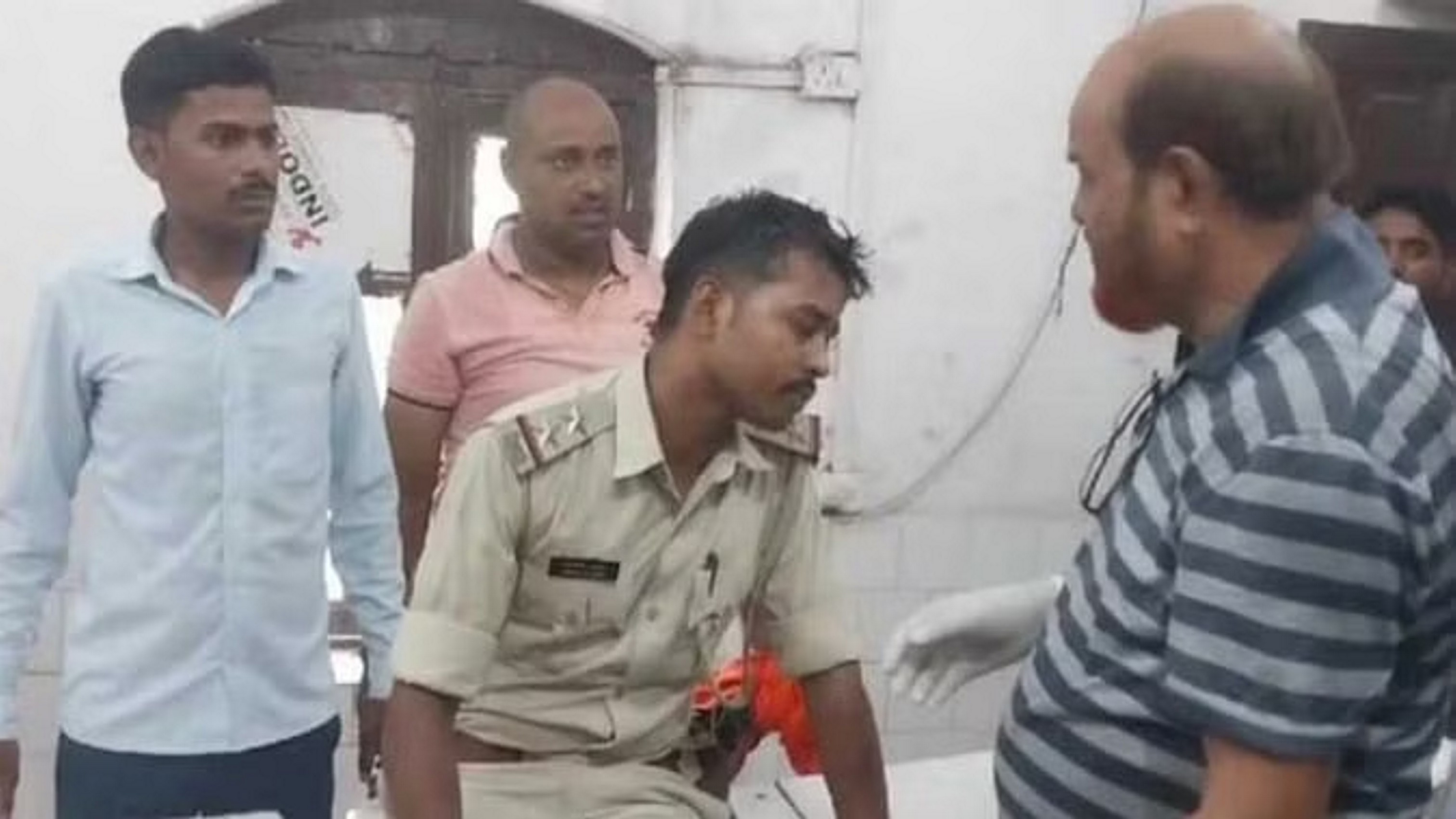 सीवान में पुलिस टीम पर हमला, दरोगा समेत छह घायल