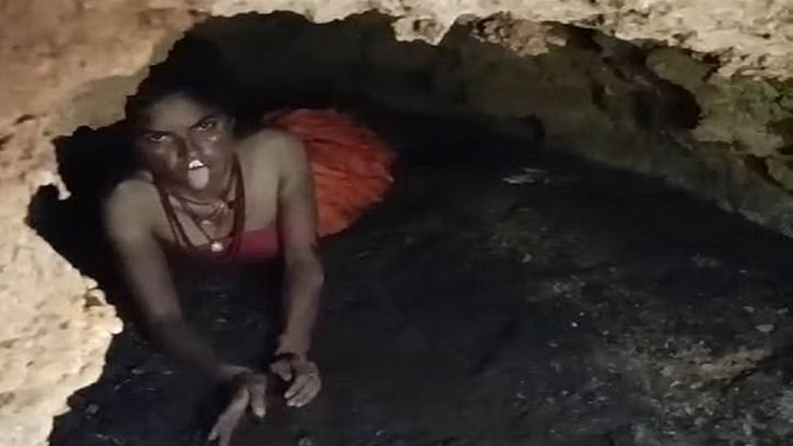तीन माह से लापता युवती गुफा में नागिन जैसी हरकतें करती मिली