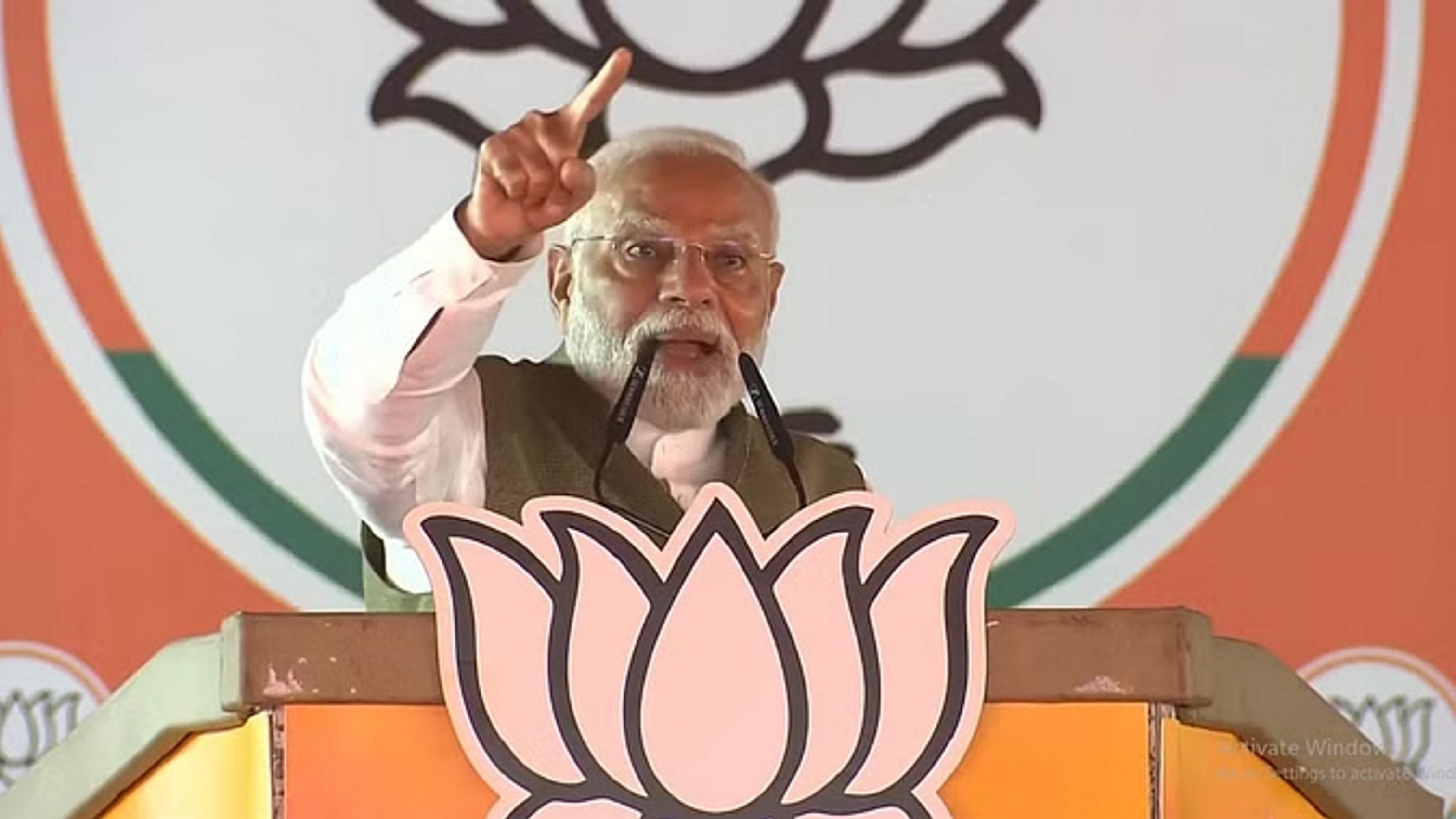 आज जम्मू-कश्मीर में बच्चों के हाथों में पत्थर नहीं... पेन-किताबें: पीएम मोदी