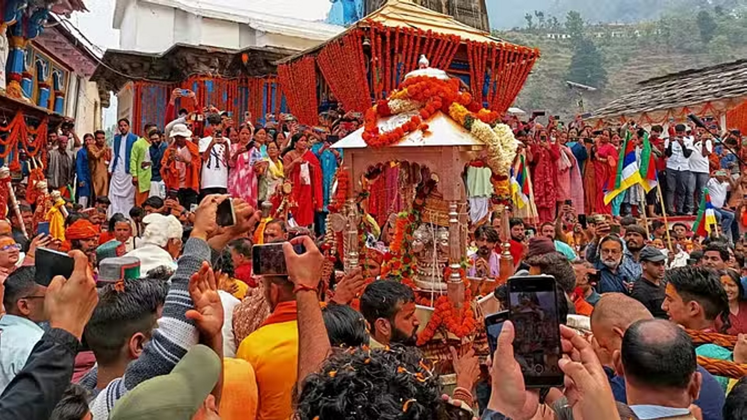 आज शीतकालीन गद्दीस्थल ओंकारेश्वर मंदिर ऊखीमठ में विराजमान होंगे बाबा केदार