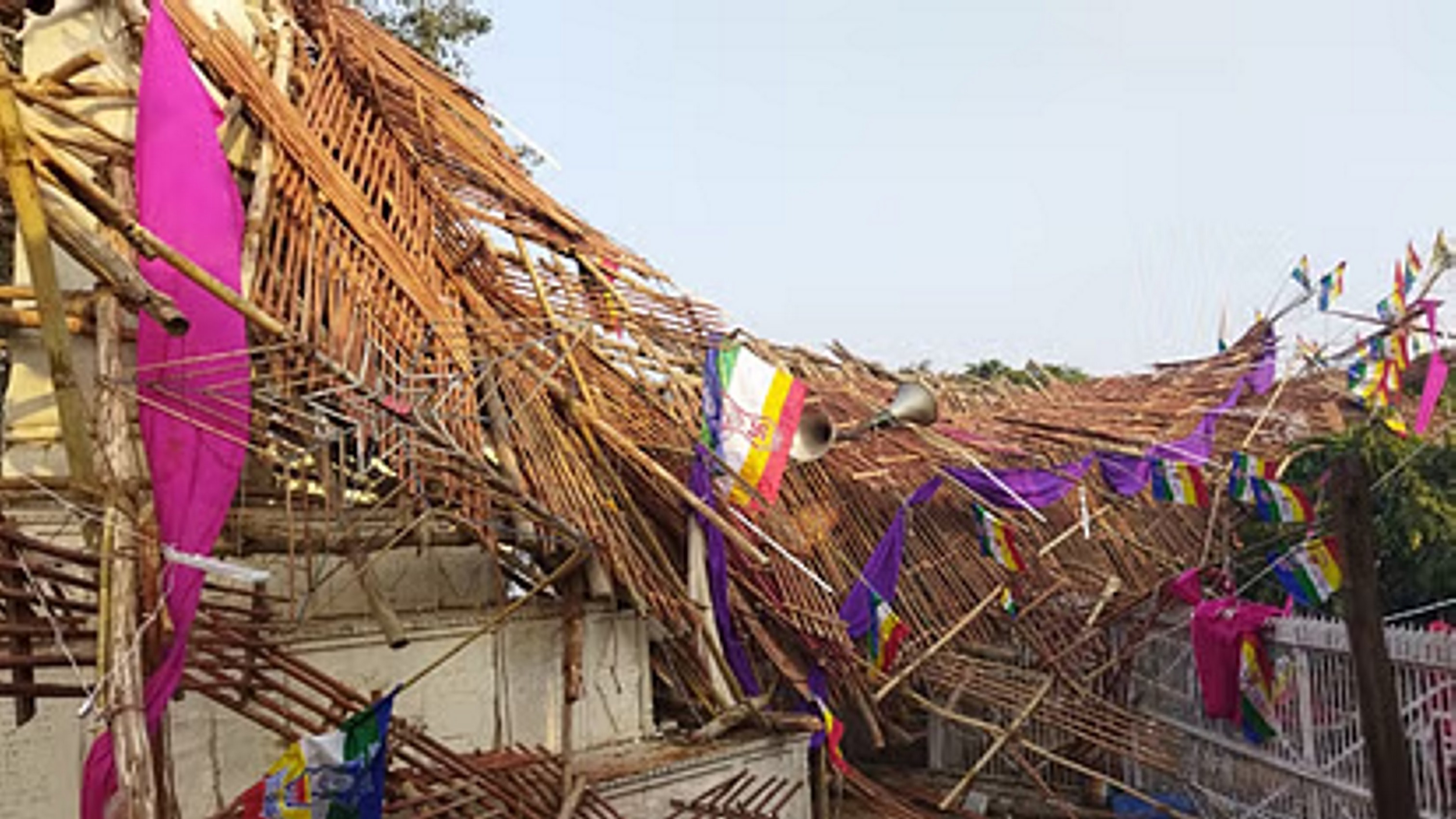 निर्वाण महोत्सव के दौरान सीढ़िया टूटने से ढहा मंच; 80 से ज्यादा श्रद्धालु घायल