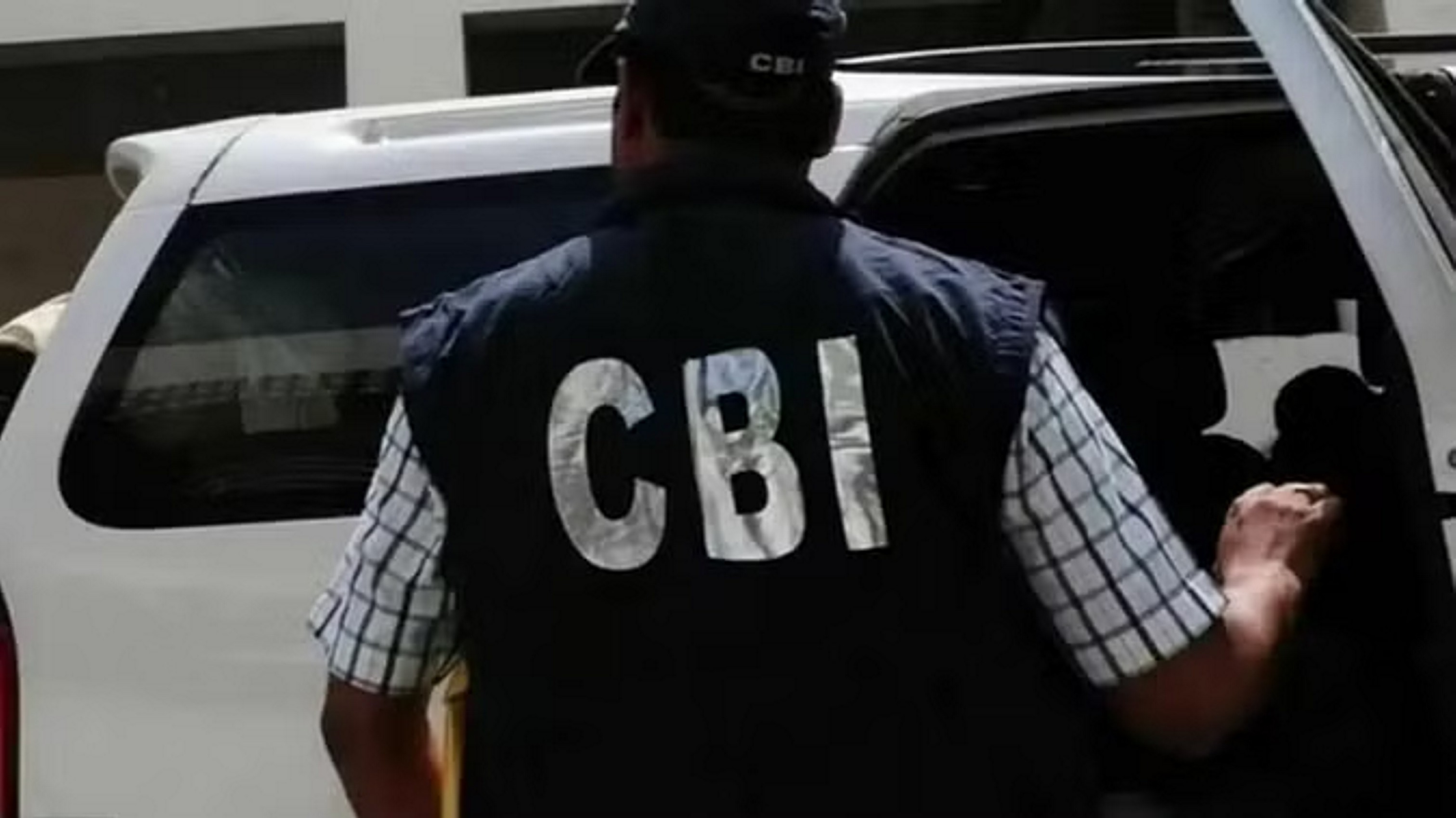 CBI ने तटरक्षक के पूर्व डीजी पर मामला दर्ज किया