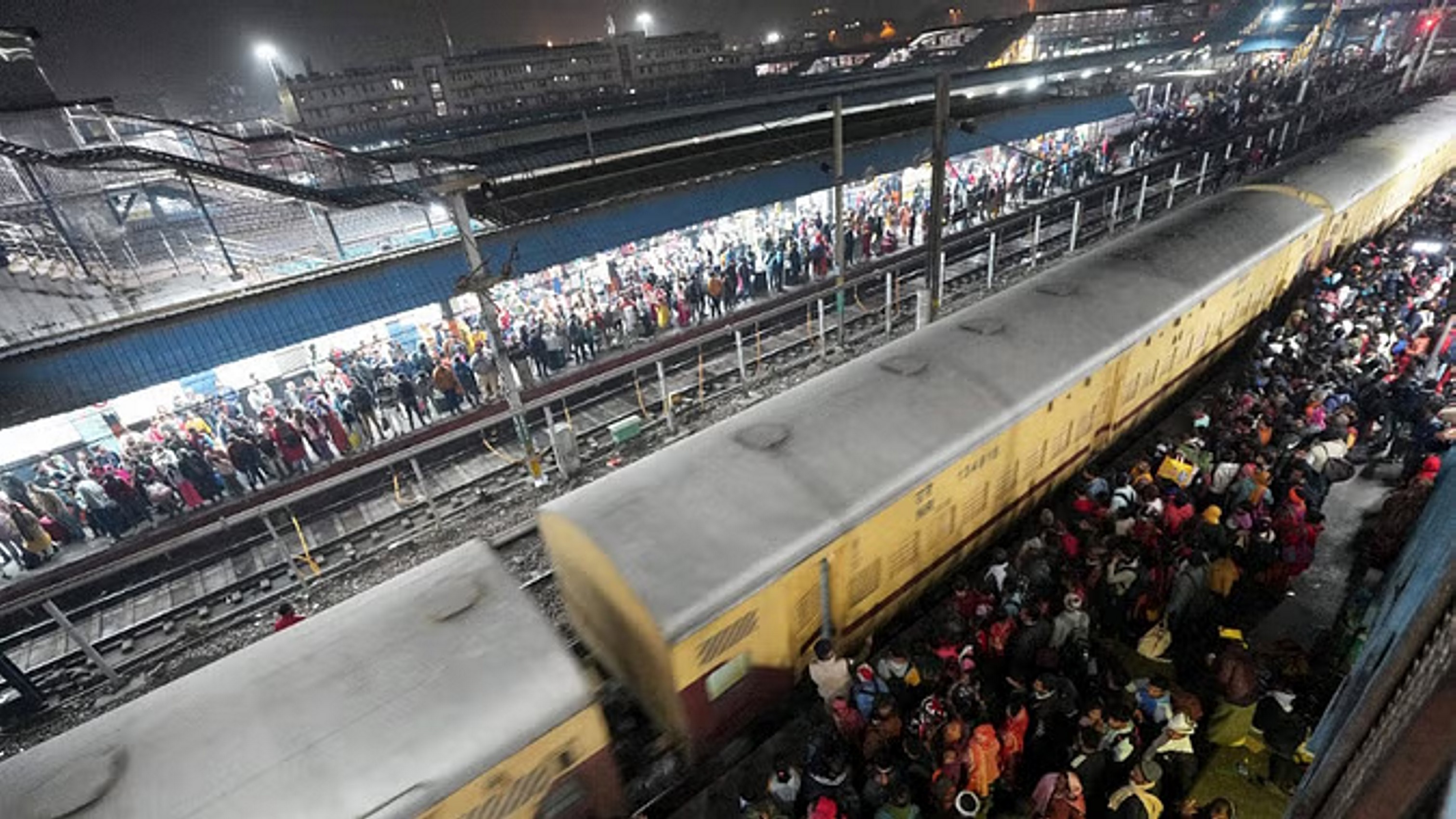 आरक्षित टिकट वाले ही कर सकेंगे नई दिल्ली स्टेशन में प्रवेश