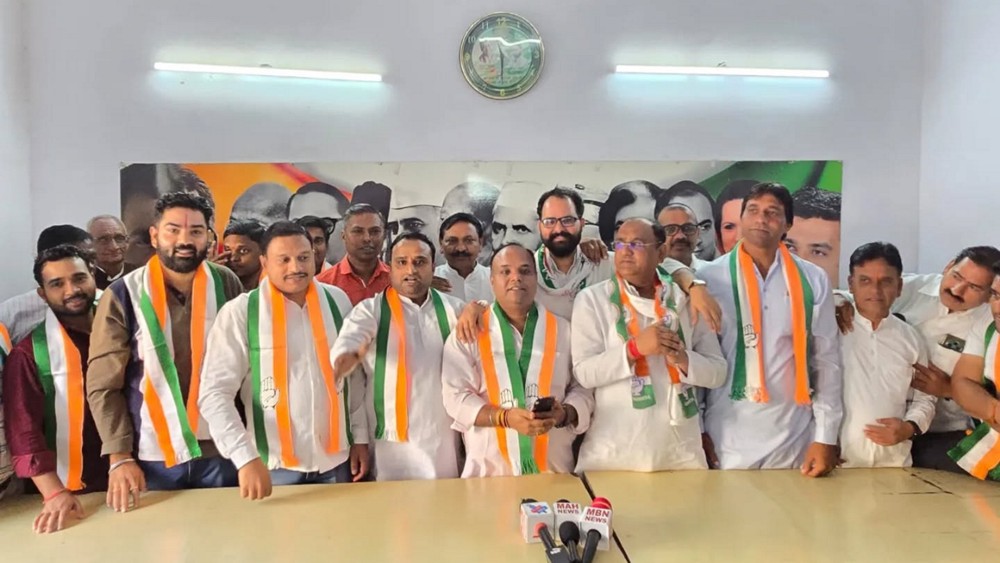 बुराड़ी विधानसभा आम आदमी पार्टी के कई पदाधिकारी कांग्रेस में शामिल