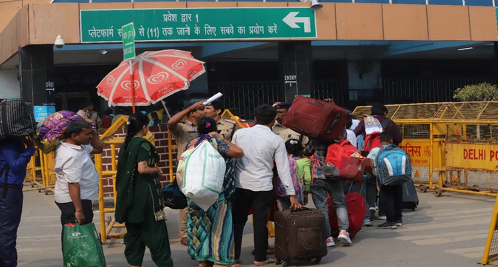 गैस की किल्लत से पलायन को मजबूर प्रवासी मजदूर