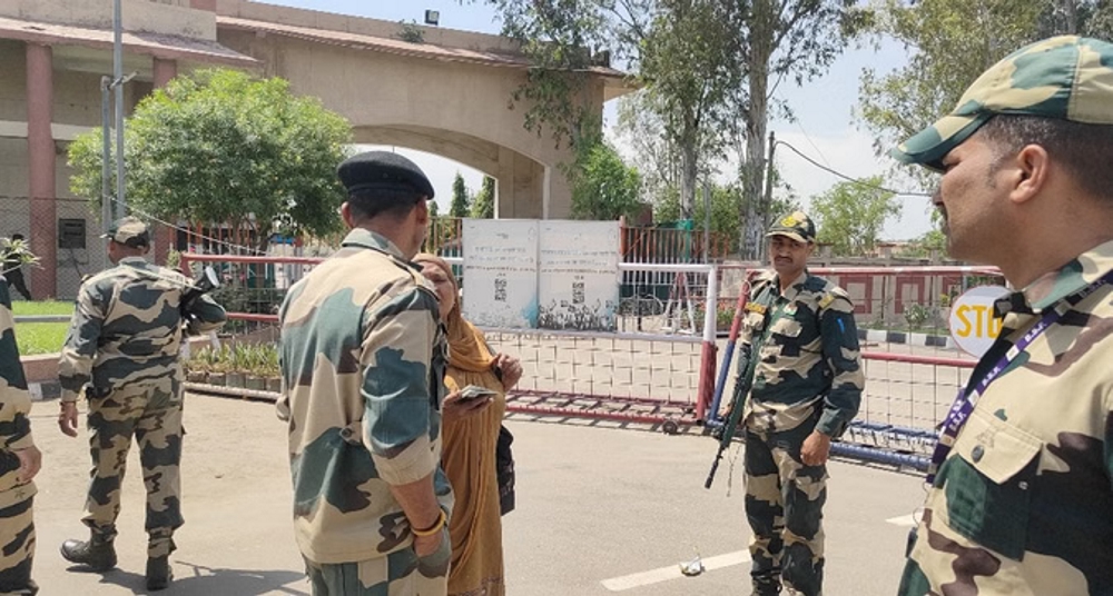 अटारी-वाघा बॉर्डर से एंट्री, अकेली महिला को वीजा नहीं