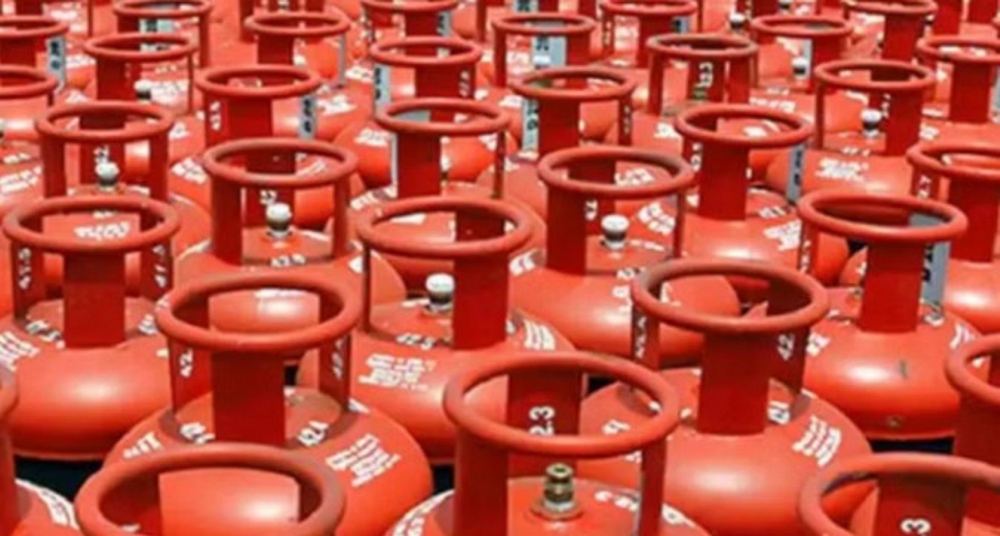 दिल्ली में LPG संकट गहराया