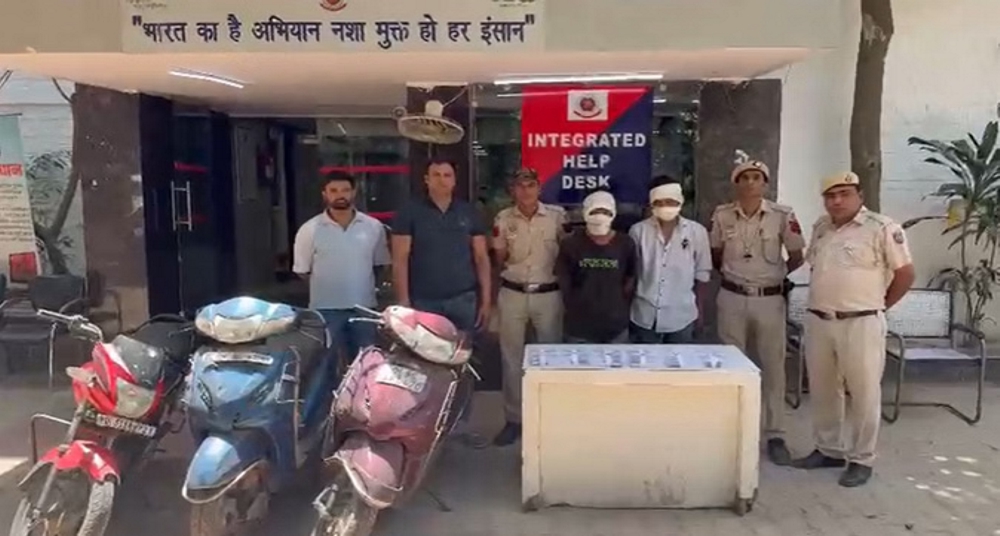 लूटपाट गैंग का भंडाफोड़, दो बदमाश गिरफ्तार; छह मोबाइल और तीन वाहन बरामद