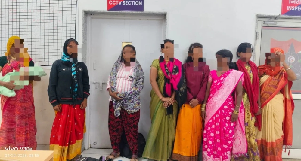 ट्रेन में डकैती की साजिश, नौ महिलाएं गिरफ्तार