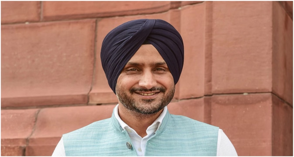 आप छोड़ते ही हरभजन सिंह की Z+ सिक्योरिटी वापस ली