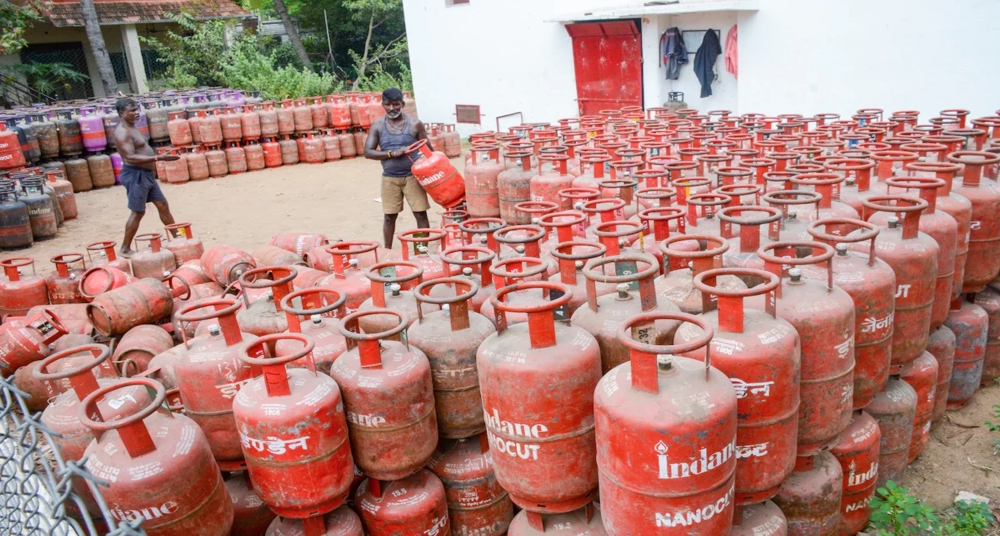 LPG सिलिंडर को लेकर अफवाह फैलाने पर केंद्र की सख्ती