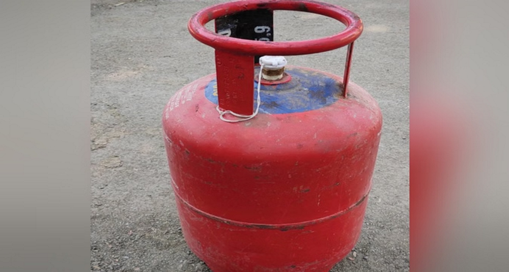 दिल्ली में छोटे सिलिंडर की भारी किल्लत, अवैध रीफिलिंग का धंधा जोरों पर