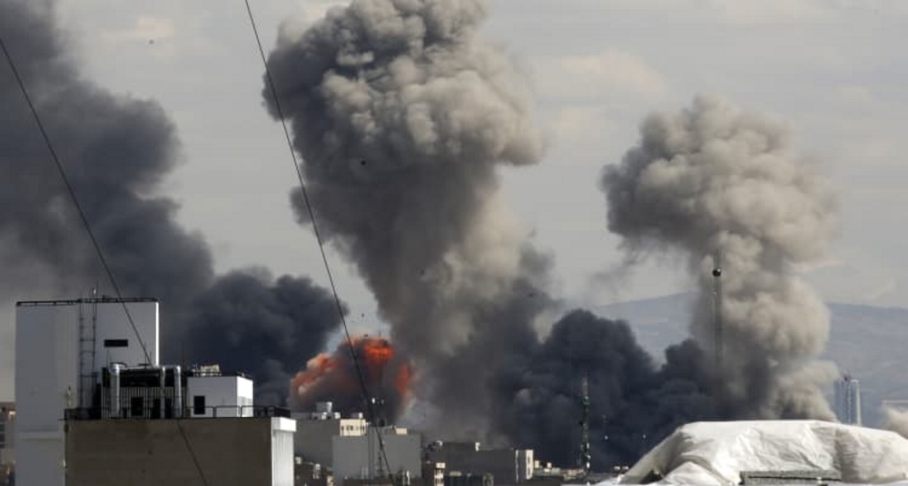 तेहरान के रिहायशी इलाकों पर बमबारी से 13 लोगों की मौत