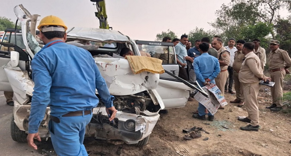 भीषण सड़क हादसा, छह की मौत; चार गंभीर रूप से घायल