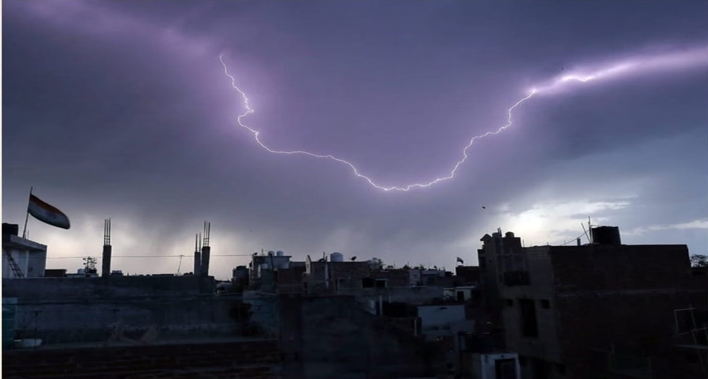 मानसून ने पकड़ी रफ्तार, उत्तर से दक्षिण तक आंधी-तूफान के आसार