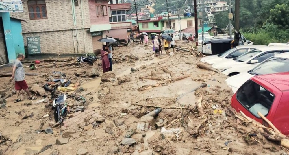 कश्मीर में बादल फटते ही मची तबाही