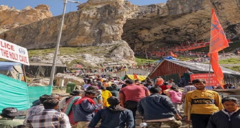पहला जत्था श्री अमरनाथ जी की पवित्र गुफा की ओर रवाना