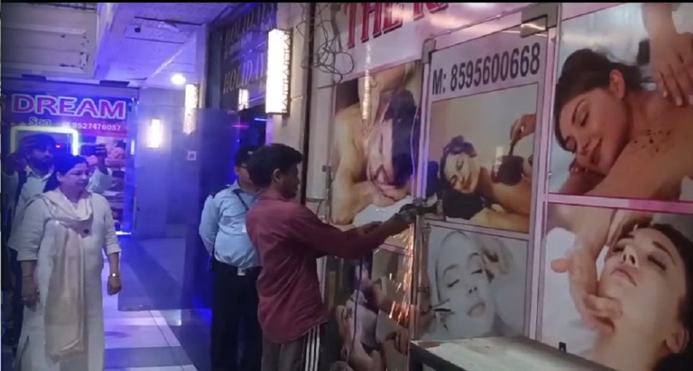 सफायर 90 मॉल के 18 स्पा सेंटरों पर छापा,  संदिग्ध गतिविधियों के सबूत मिले