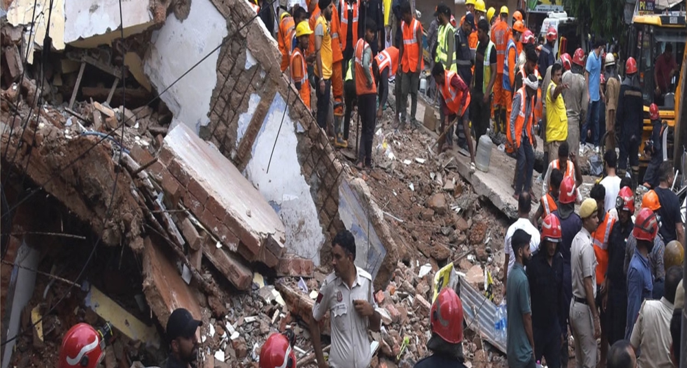 दिल्ली के सत्य निकेतन में इमारत गिरने से छह की मौत