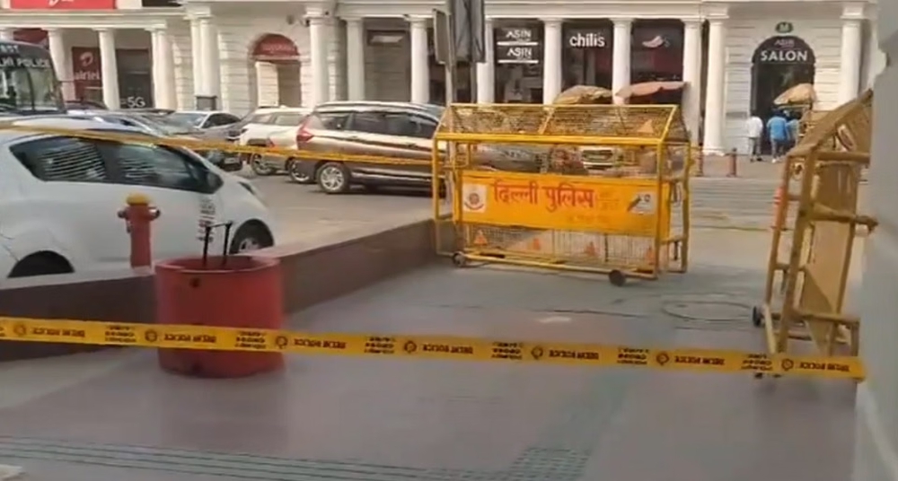 कनॉट प्लेस में सुबह खुले शटर, प्रदर्शनकारियों के आते ही लगे ताले
