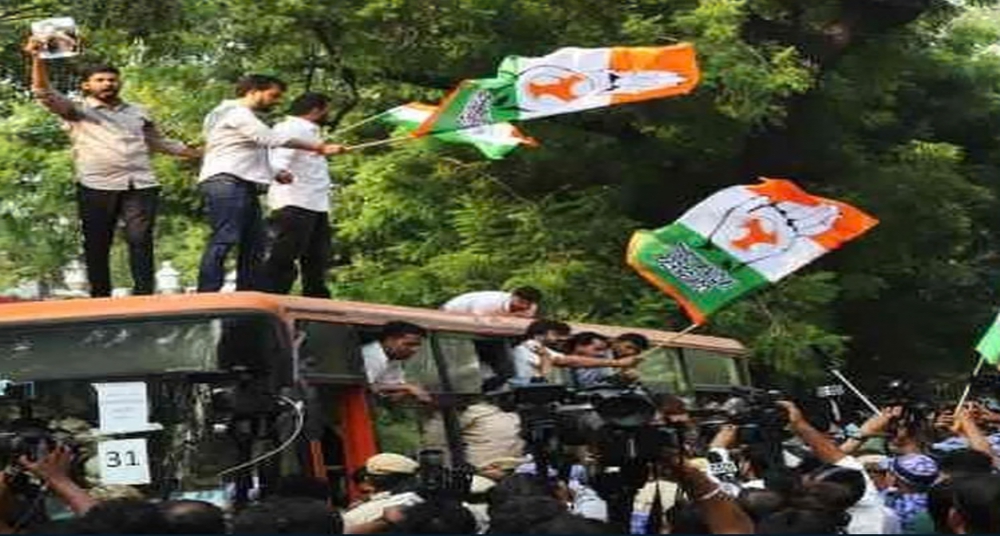 एनएसयूआई महिला कार्यकर्ताओं के खिलाफ एफआईआर, पुलिस पर हमले का आरोप