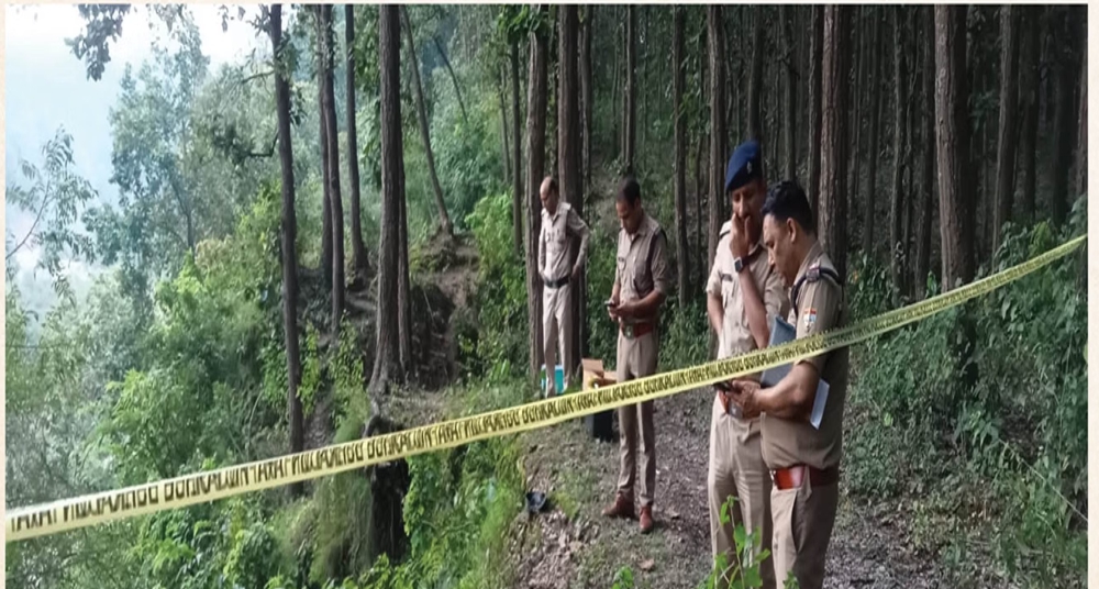 गले पर चाकू से गोदने के निशान मिले, करीबी पर ही साजिश का शक, पत्नी भी फरार