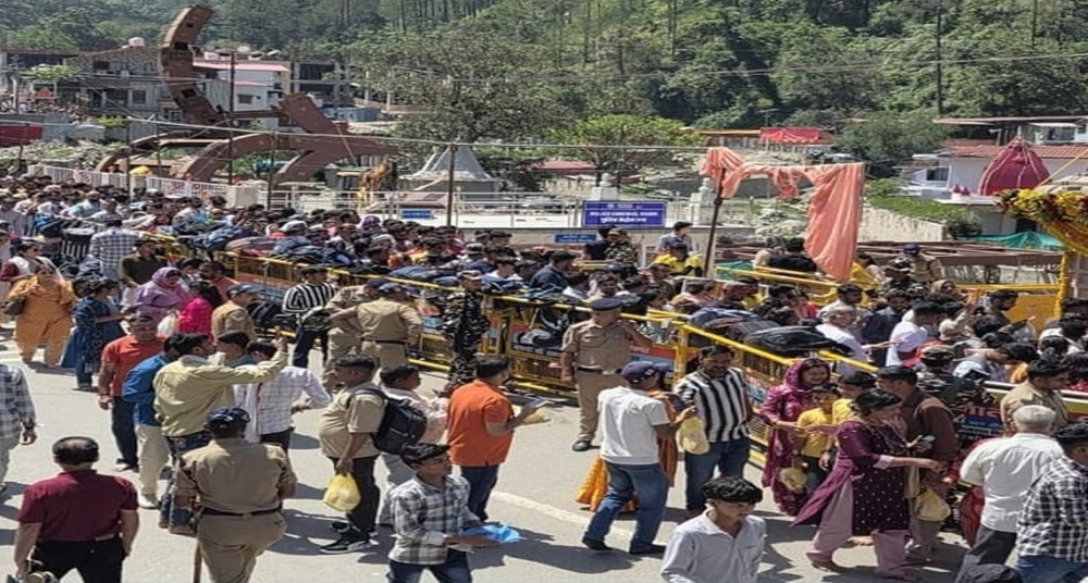  हिमाचल से उत्तराखंड तक महाजाम, दिल्ली-एनसीआर से उमड़े सैलानी; होटल से लेकर पार्किंग तक फुल
